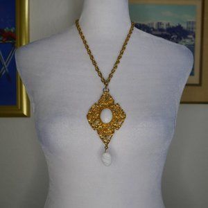 Vintage 70's Stunning Goldtone Necklace with White Stone Pendant